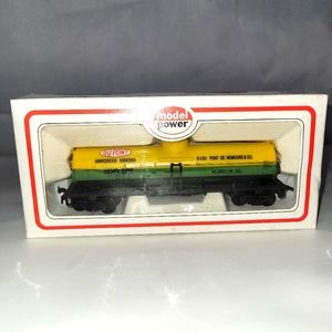 MODEL POWER Ho Scale Yellow Tank Car Dupont #6921